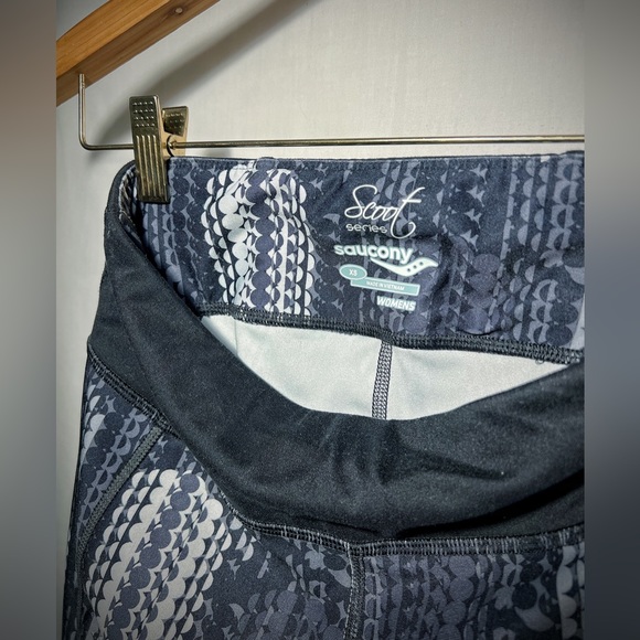 Saucony Scoot Series Black and White Capri leggings Extra small - Picture 4 of 4